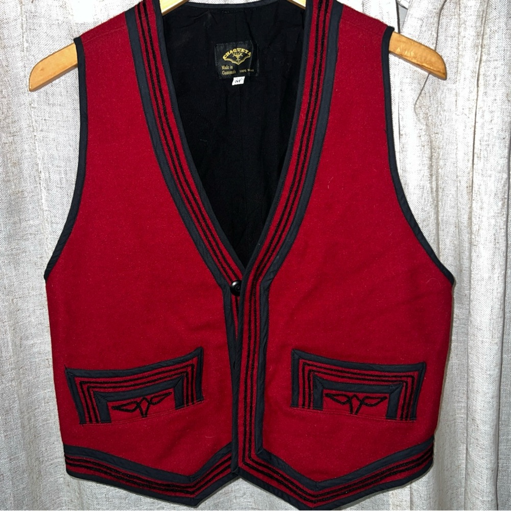 CHAQUETA Red 100% Wool Guatamala Insulated Vest Medium Embroidered Warm Lined
